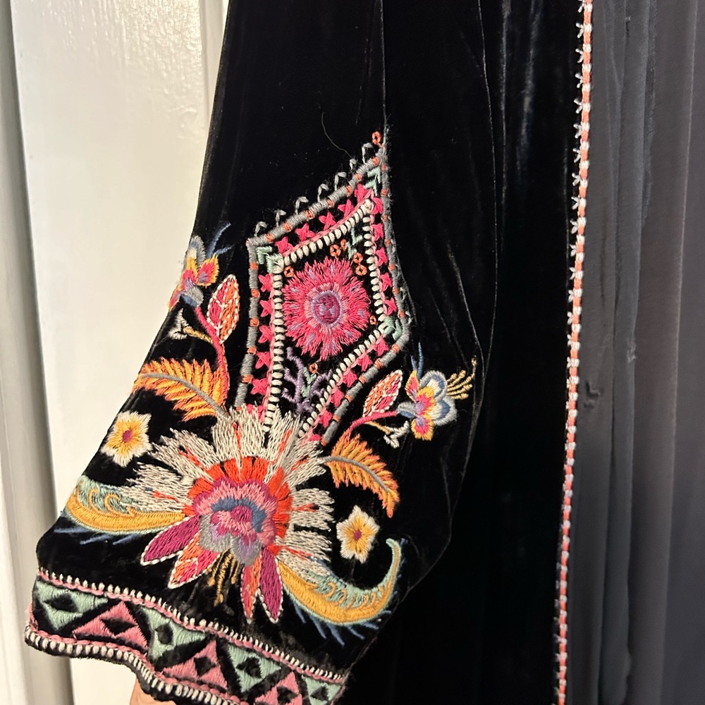 Johnny Was “Ioana” sought after black velvet duster/kimono. Fits Large to XXL